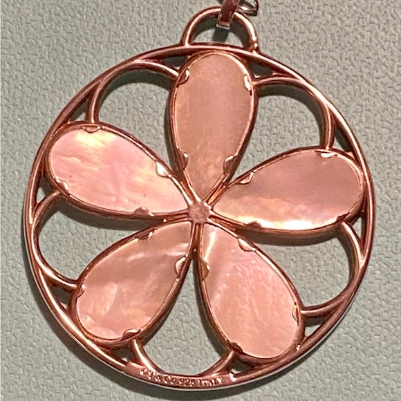 Tiffany & Co - Mother of Pearl silver Pendant with a 30 inch Oval link chain - Picture 4 of 12